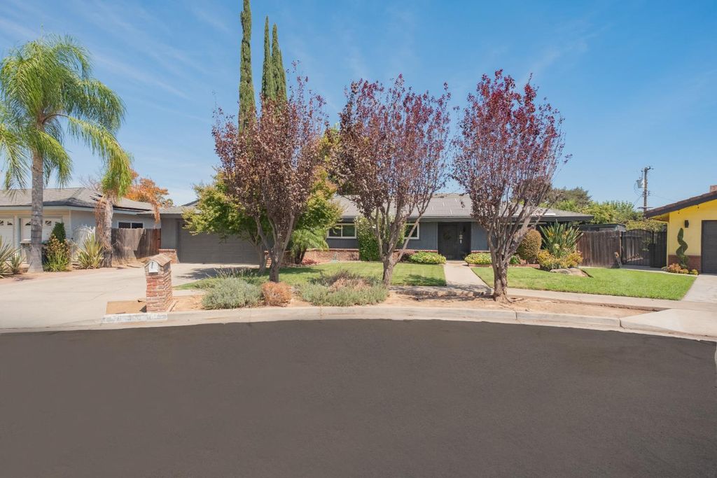 Image 1 of property listing at 6310 N Bergeron Avenue, Fresno, CA 93704