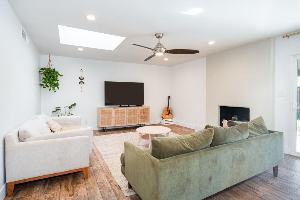 Image 11 of property listing at 6310 N Bergeron Avenue, Fresno, CA 93704
