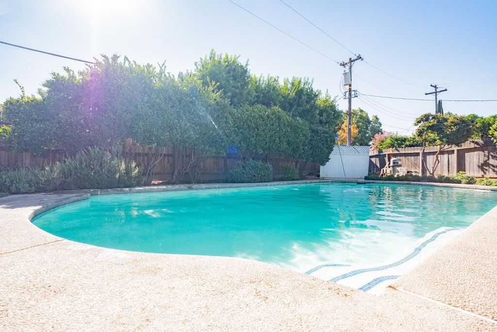 Image 22 of property listing at 6310 N Bergeron Avenue, Fresno, CA 93704