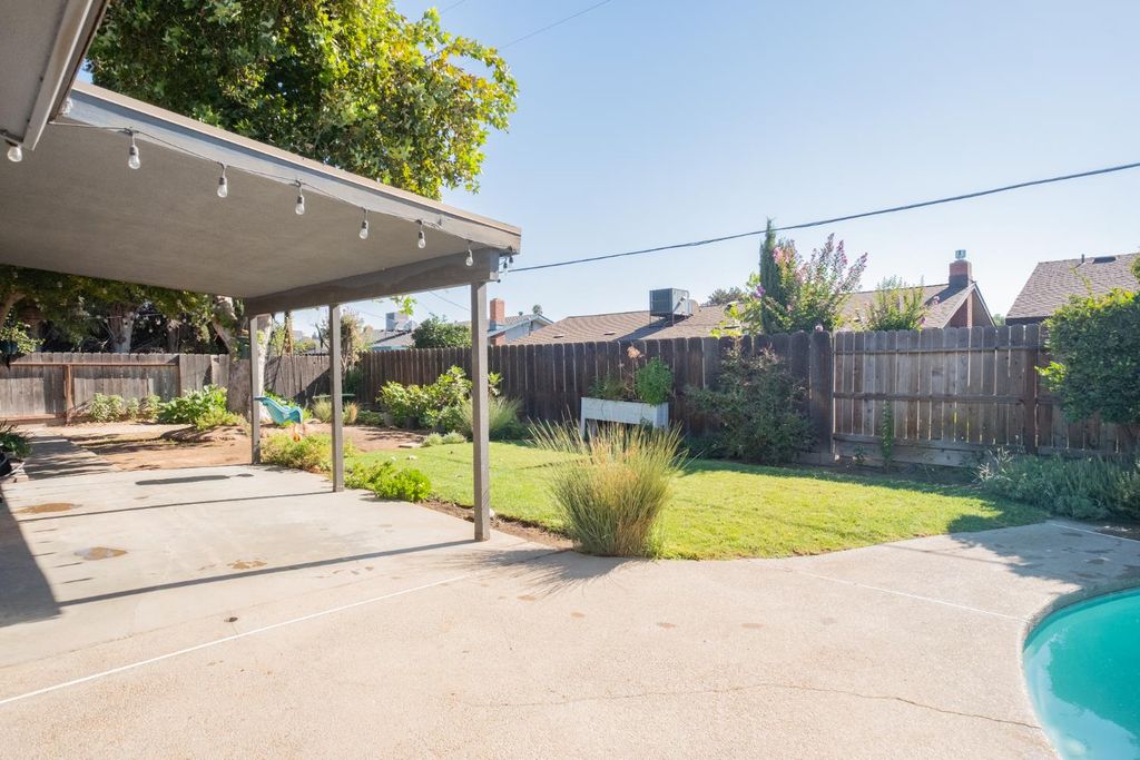 Image 26 of property listing at 6310 N Bergeron Avenue, Fresno, CA 93704