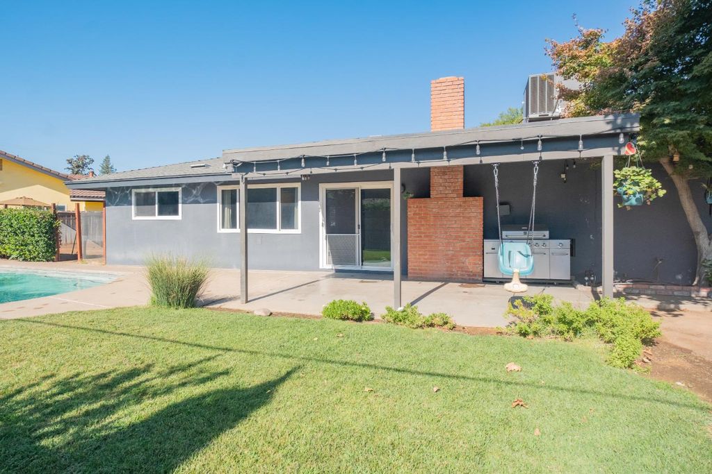Image 27 of property listing at 6310 N Bergeron Avenue, Fresno, CA 93704