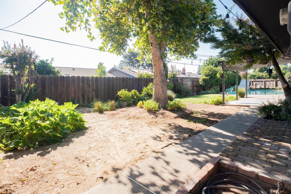 Image 28 of property listing at 6310 N Bergeron Avenue, Fresno, CA 93704