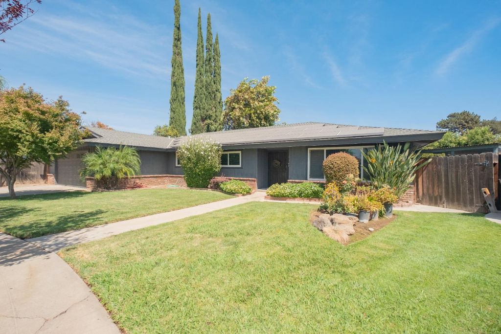 Image 3 of property listing at 6310 N Bergeron Avenue, Fresno, CA 93704