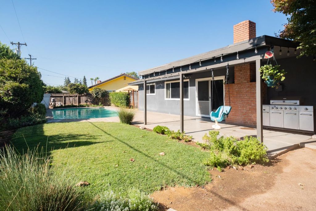 Image 30 of property listing at 6310 N Bergeron Avenue, Fresno, CA 93704