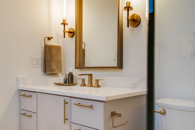 910 Hollywood Avenue, Dallas, TX 75208