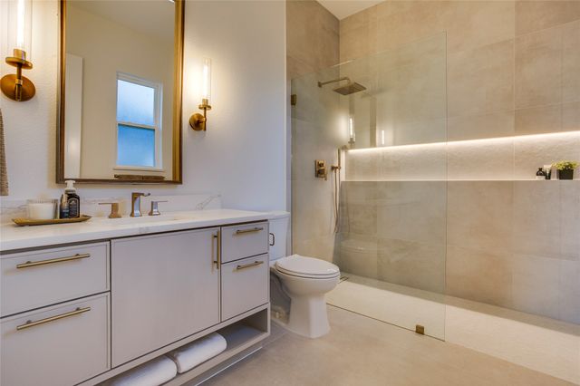 910 Hollywood Avenue, Dallas, TX 75208