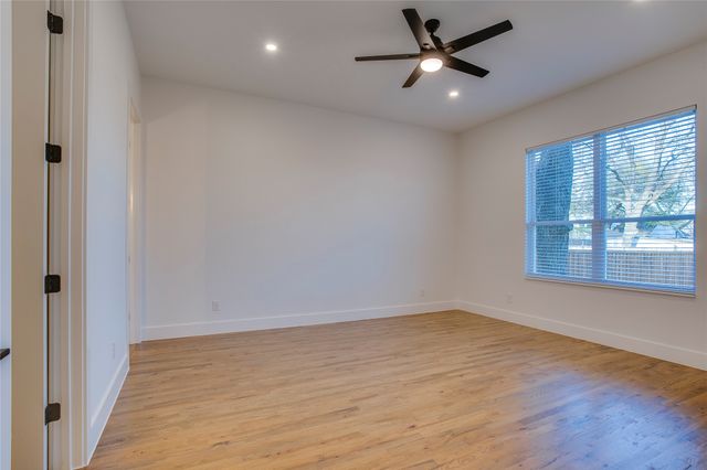 910 Hollywood Avenue, Dallas, TX 75208