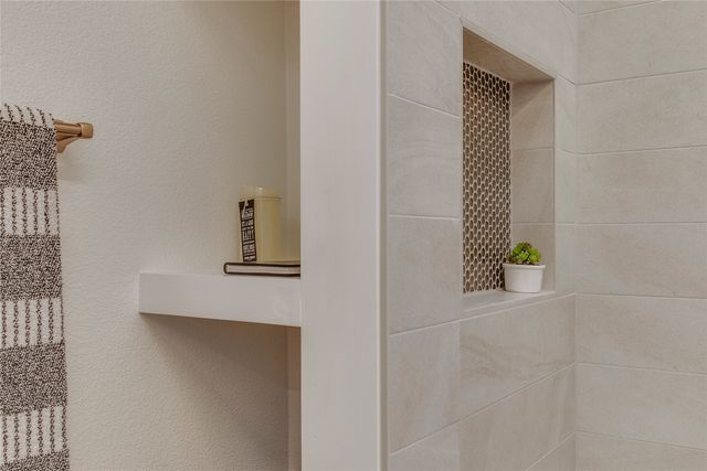 910 Hollywood Avenue, Dallas, TX 75208