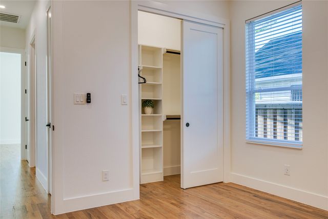 910 Hollywood Avenue, Dallas, TX 75208