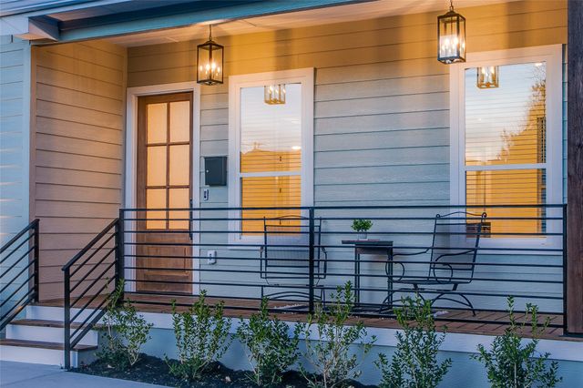 910 Hollywood Avenue, Dallas, TX 75208