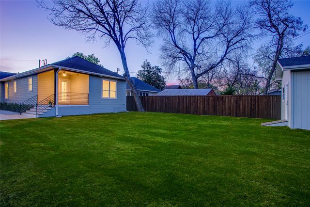 910 Hollywood Avenue, Dallas, TX 75208