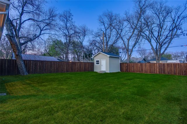 910 Hollywood Avenue, Dallas, TX 75208