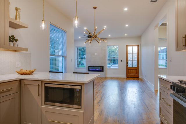 910 Hollywood Avenue, Dallas, TX 75208