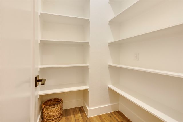 910 Hollywood Avenue, Dallas, TX 75208