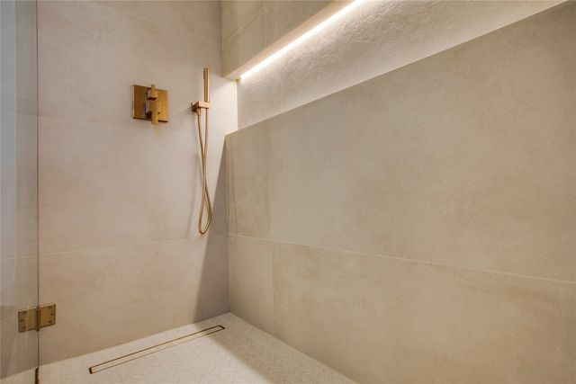 910 Hollywood Avenue, Dallas, TX 75208