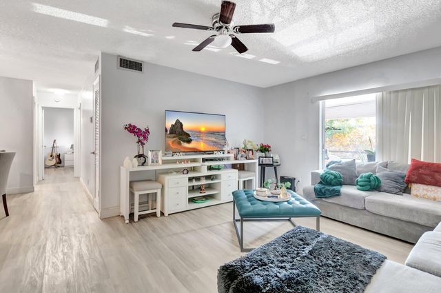 1124 NW 13th Street 208, Boca Raton, FL 33486