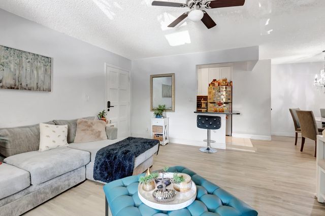 1124 NW 13th Street 208, Boca Raton, FL 33486