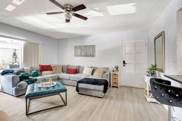 1124 NW 13th Street 208, Boca Raton, FL 33486