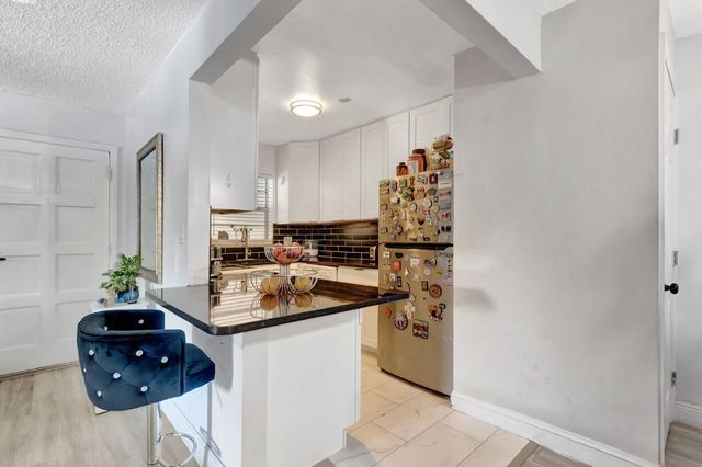 1124 NW 13th Street 208, Boca Raton, FL 33486