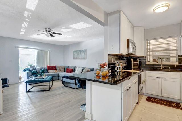 1124 NW 13th Street 208, Boca Raton, FL 33486