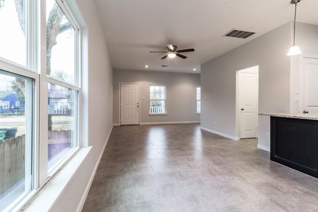 710 Barkley St Street B, Houston, TX 77022
