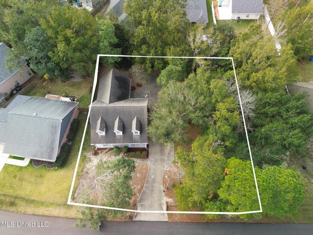 8428 Ieke Drive, Diamondhead, MS 39525