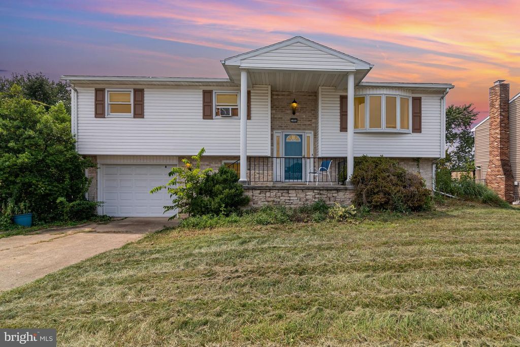 1886 RACHEL DR, Carlisle, PA 17013