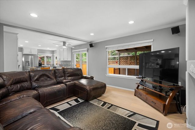 11325 NE 144th Place, Kirkland, WA 98034