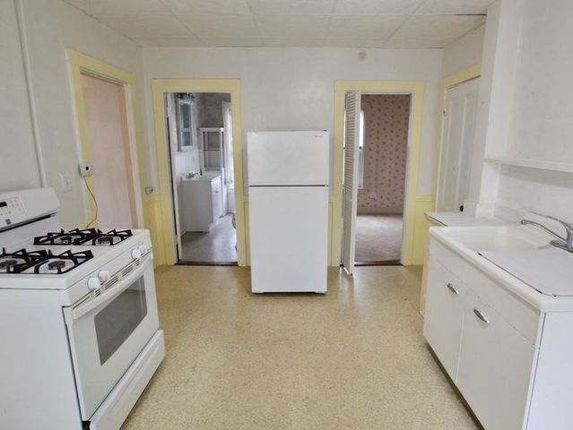 17 Snell Street, Brockton, MA 02301