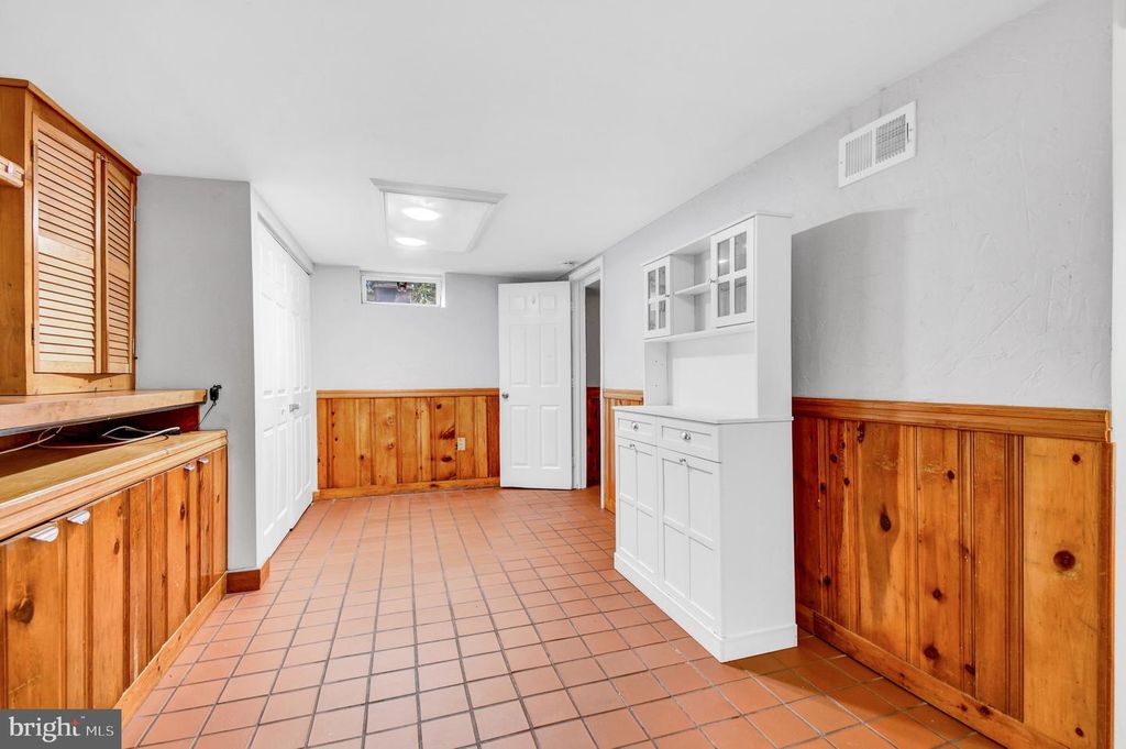 Image 17 of property listing at 4510 GRIDLEY RD, Silver Spring, MD 20906