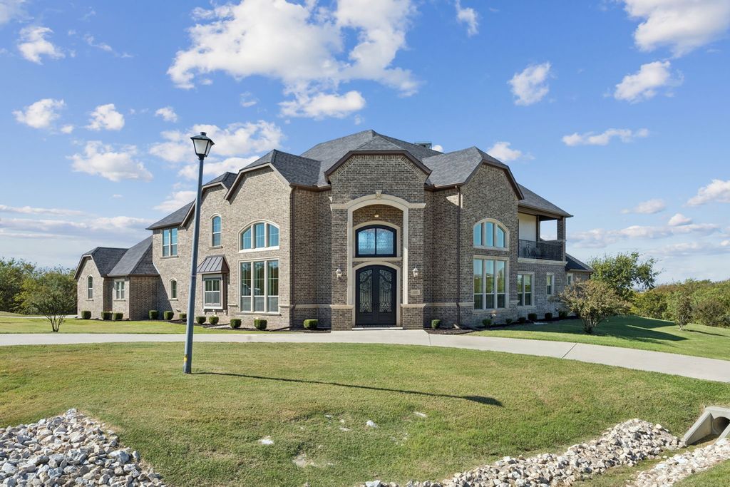 1219 Tulip Court, Grand Prairie, TX 75104