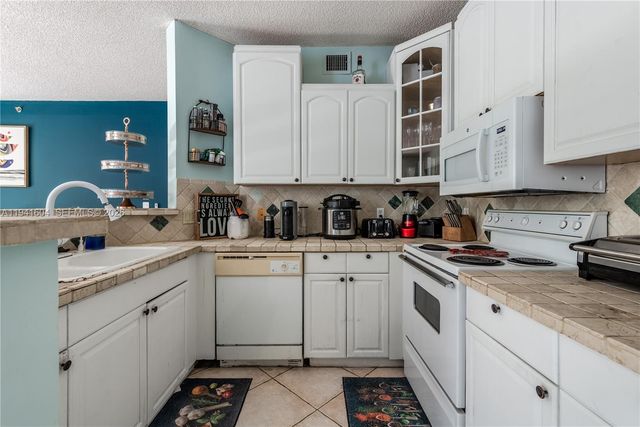 19601 E Country Club Drive 7104, Aventura, FL 33180