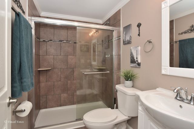 247 Pawtucket Avenue, Elgin, IL 60124