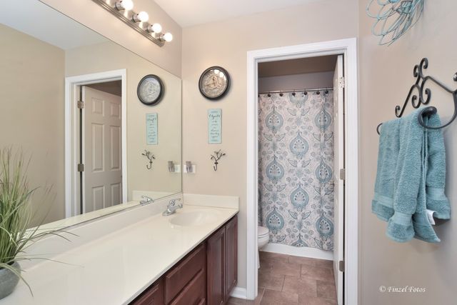 247 Pawtucket Avenue, Elgin, IL 60124