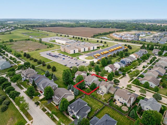 247 Pawtucket Avenue, Elgin, IL 60124