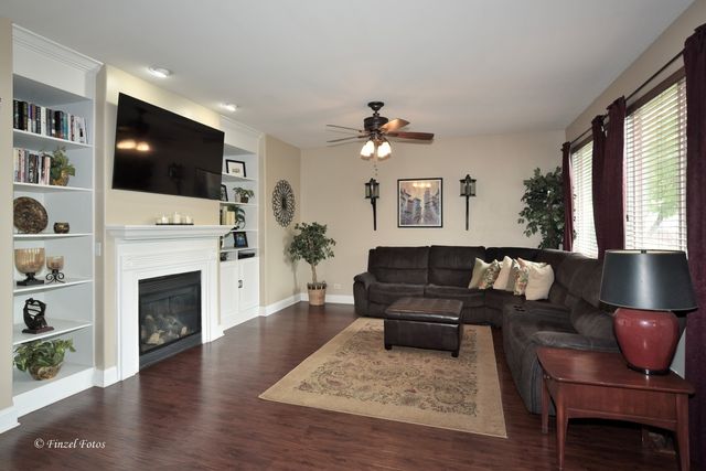 247 Pawtucket Avenue, Elgin, IL 60124