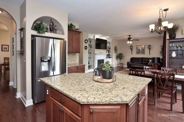 247 Pawtucket Avenue, Elgin, IL 60124