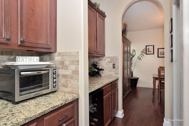 247 Pawtucket Avenue, Elgin, IL 60124