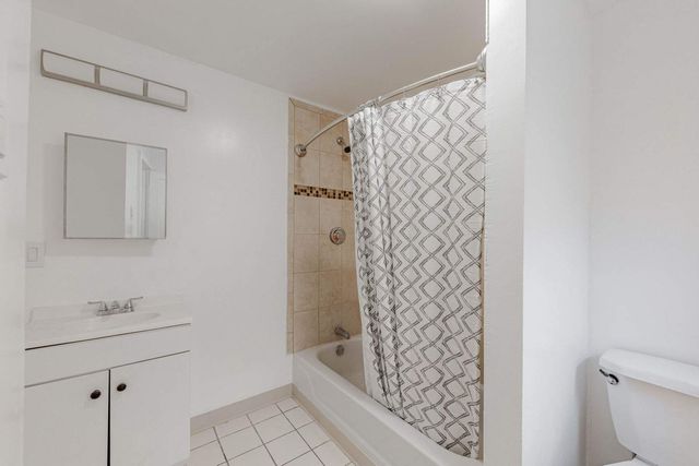 6211 S Loomis Boulevard 1, Chicago, IL 60636