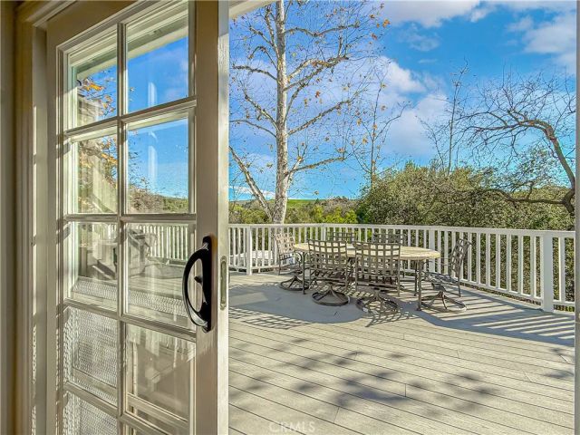 5846 Fairview Place, Agoura Hills, CA 91301