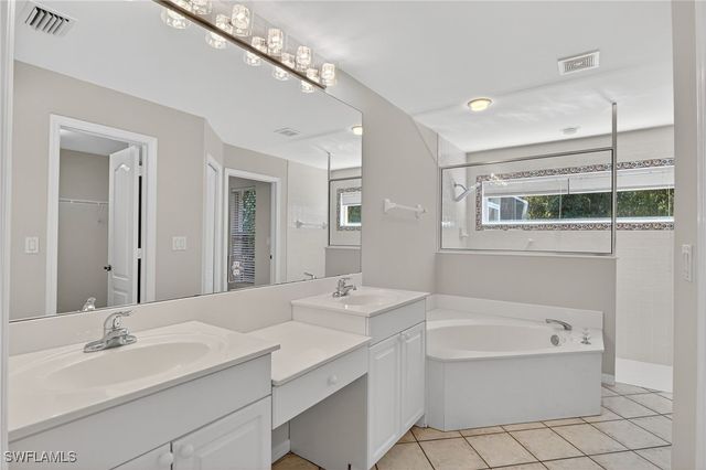 1471 Vintage CT, Naples, FL 34104