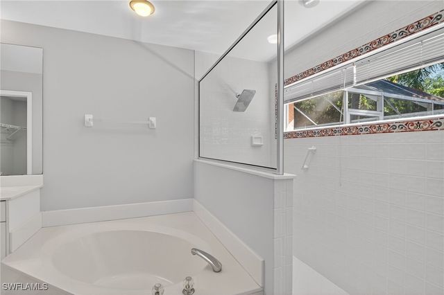 1471 Vintage CT, Naples, FL 34104