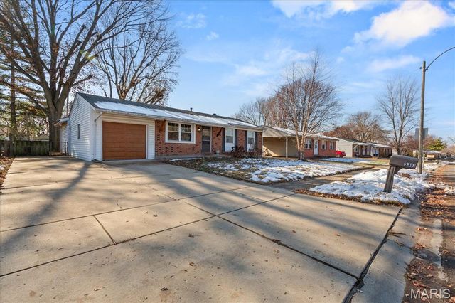 3303 Ipswich, St Charles, MO 63301