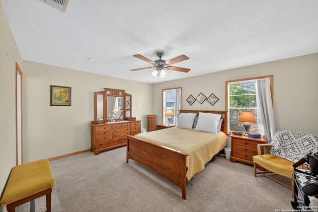 82 PULLIAM DR, Pleasanton, TX 78064
