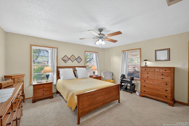 82 PULLIAM DR, Pleasanton, TX 78064