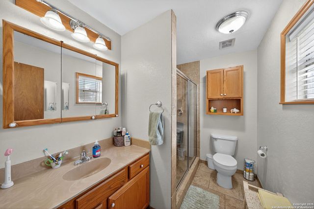 82 PULLIAM DR, Pleasanton, TX 78064