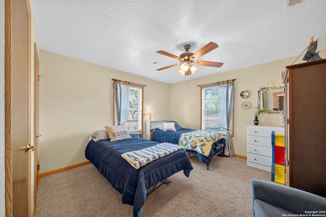 82 PULLIAM DR, Pleasanton, TX 78064