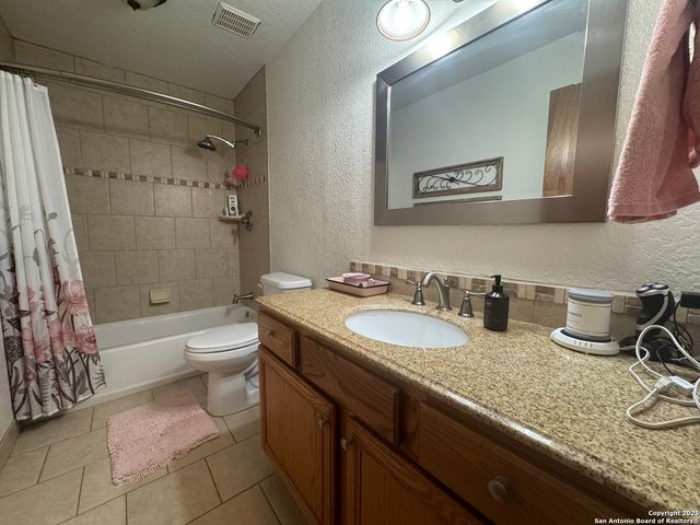 82 PULLIAM DR, Pleasanton, TX 78064