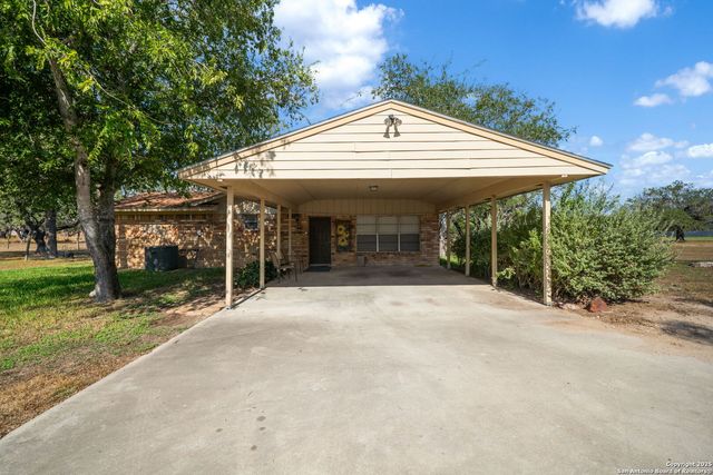 82 PULLIAM DR, Pleasanton, TX 78064