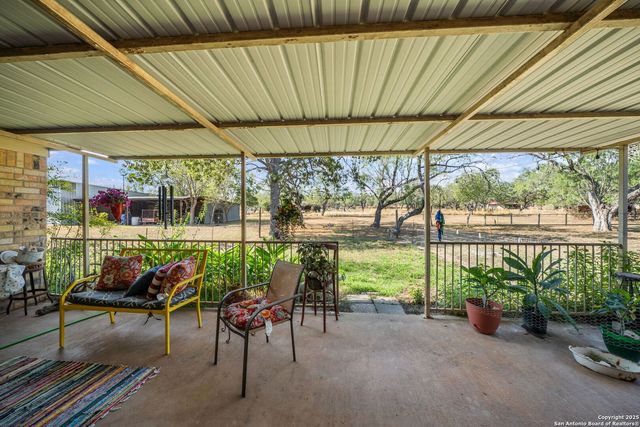 82 PULLIAM DR, Pleasanton, TX 78064